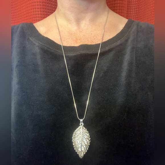 Sparkly Leaf Pendant and Necklace Bundle - Picture 6 of 10